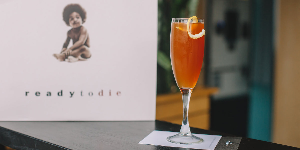 Leer hoe je deze maandse cocktail maakt voordat je Notorious B.I.G. album aankomt